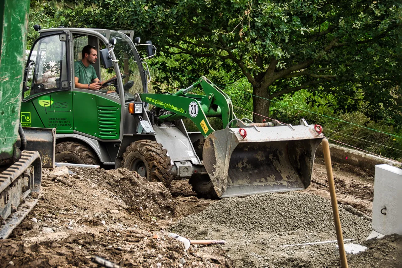 Team Pliss bei der Gartengestaltung