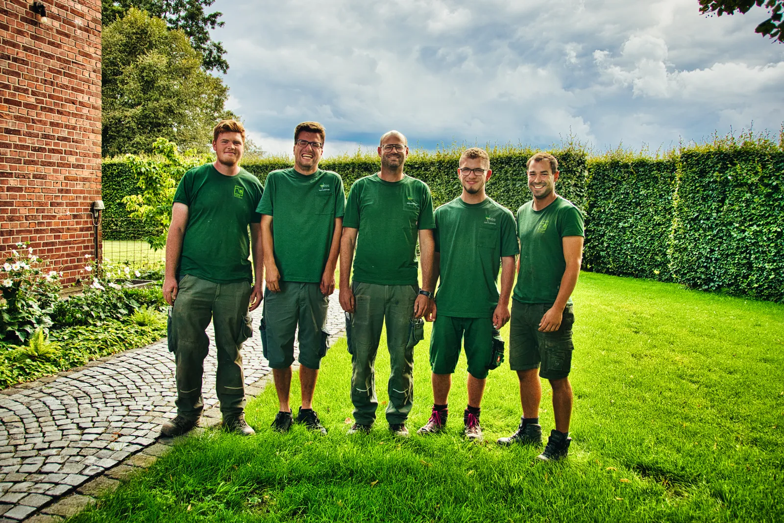 Team Pliss gemeinsam im Garten in Kevelaer